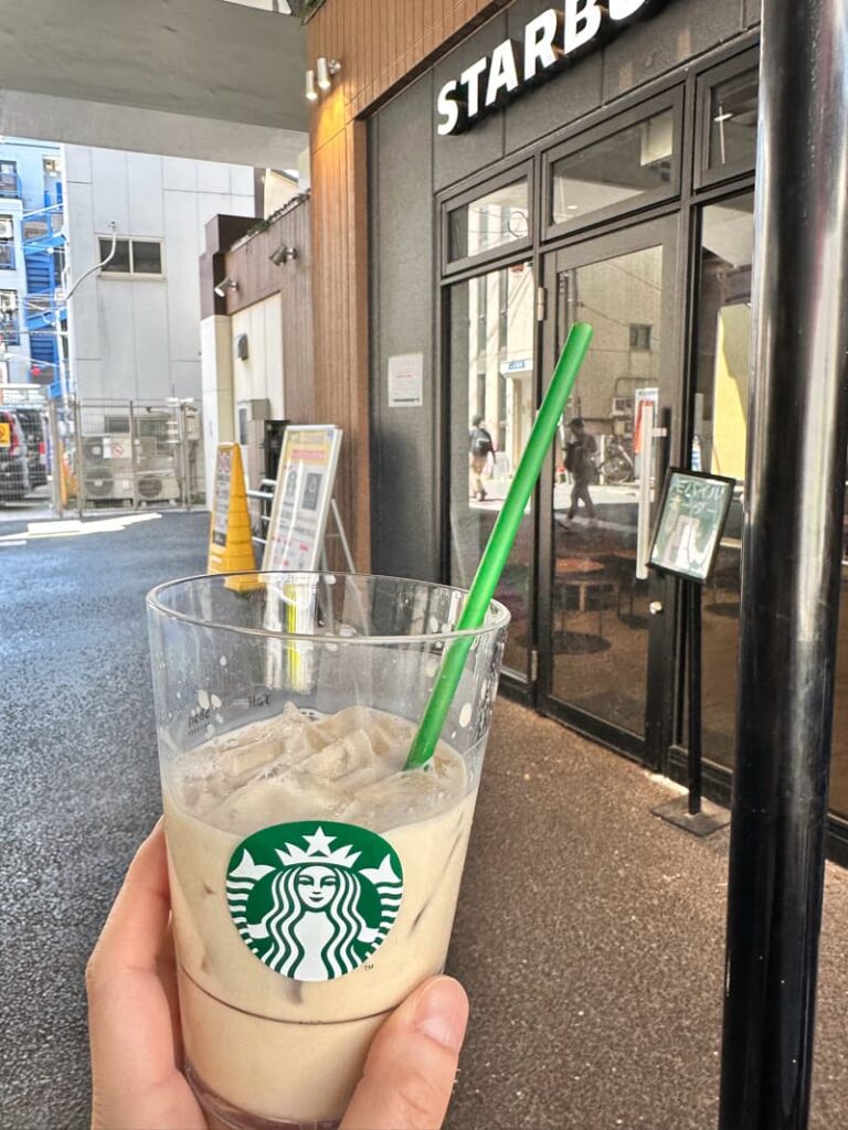 高架下のスタバ